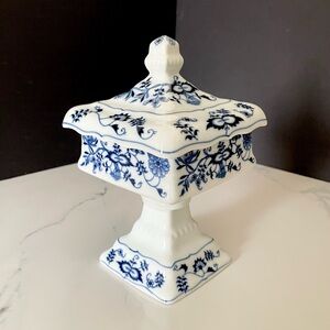 Footed Square Wedding Box - Blue Danube